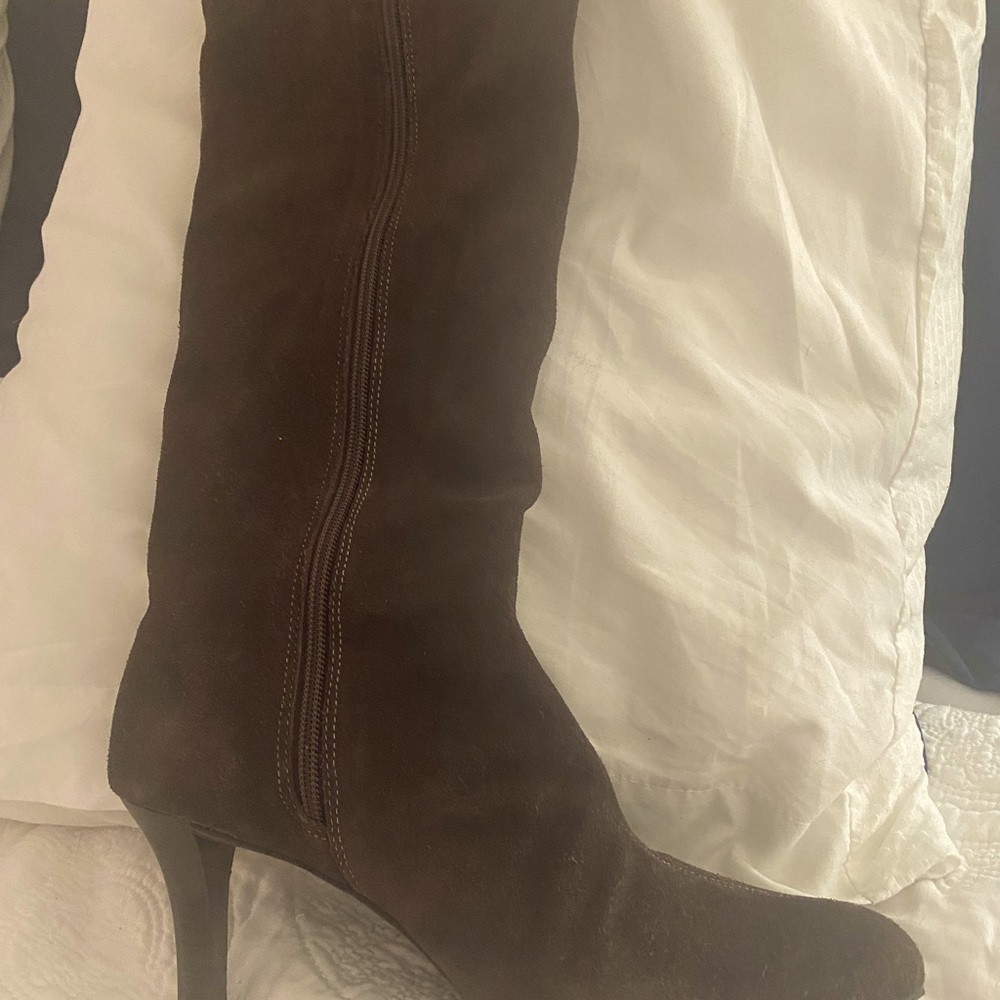 LILLY PULITZER SUEDE BOOTS. SIZE 10
